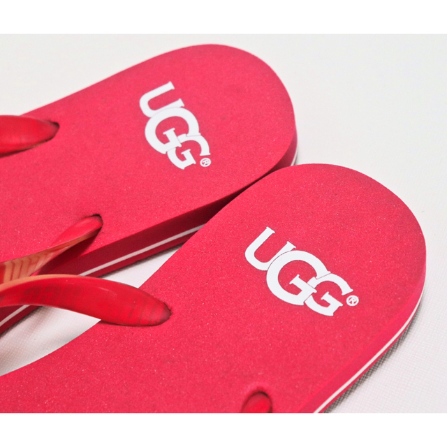 UGG(アグ)の《UGG アグ》箱付新品 グラフィックロゴ ビーチサンダル US6(23cm) レディースの靴/シューズ(サンダル)の商品写真