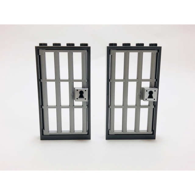 Lego(レゴ)の【新品未使用】レゴ ドア 牢屋 鍵 鍵穴 1×4×6 ダークグレー 2個 キッズ/ベビー/マタニティのおもちゃ(知育玩具)の商品写真