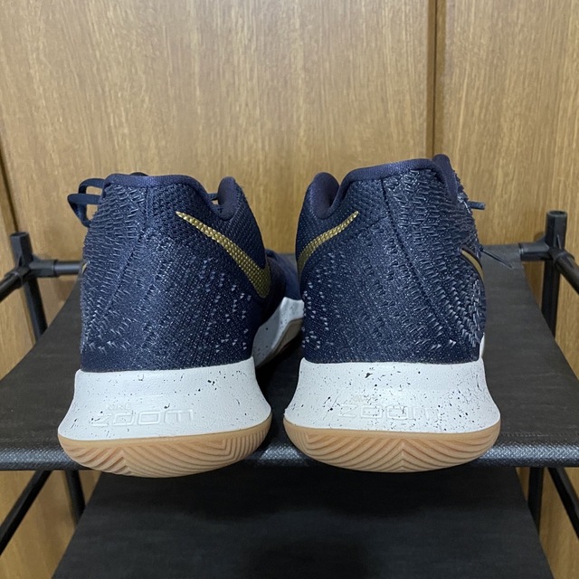 NIKE(ナイキ)のNike Kyrie 3 Obsidian  27.0cm メンズの靴/シューズ(スニーカー)の商品写真