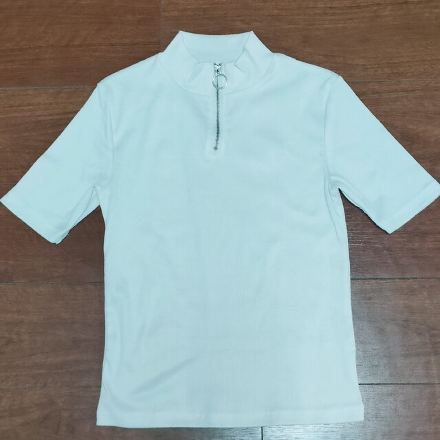 SPINNS(スピンズ)のSPINNS　ハイネックジップアップTシャツ　白　Mサイズ レディースのトップス(Tシャツ(半袖/袖なし))の商品写真