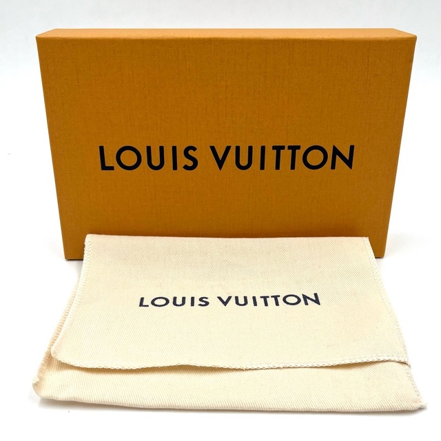 LOUIS VUITTON ルイヴィトン 三つ折り財布 ポルトフォイユ・カプシーヌ コンパクト LVロゴ ミニウォレット M81671  トリヨンレザー   メタリックグレー シルバー金具 レディース 定番 美品【品】