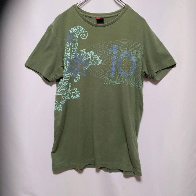 DIESEL(ディーゼル)のDIESEL メンズ　Mサイズ　Tシャツ　　半袖　プリント　カーキ　春夏 メンズのトップス(Tシャツ/カットソー(半袖/袖なし))の商品写真