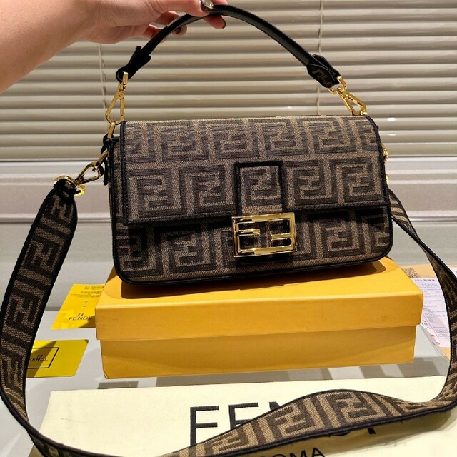 【超美品】FENDI フェンディ レディース ショルダーバッグ | フリマアプリ ラクマ
