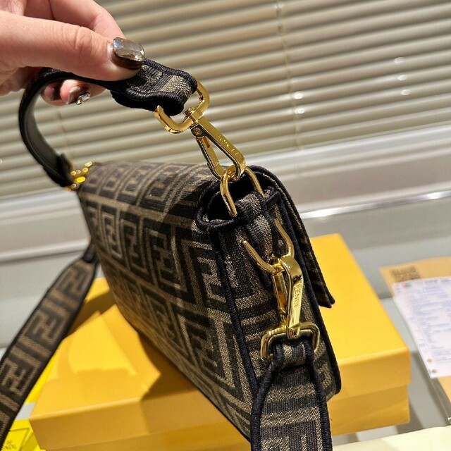 【超美品】FENDI フェンディ レディース ショルダーバッグ
