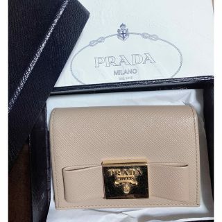 プラダ　prada パスケース　リボン　ベージュ