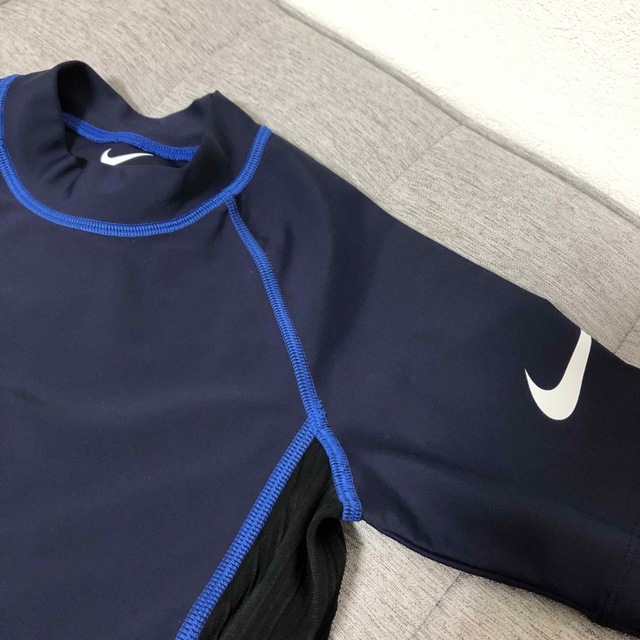 NIKE(ナイキ)の新品未使用 NIKE 水着 ラッシュガード 130cm キッズ/ベビー/マタニティのキッズ服男の子用(90cm~)(水着)の商品写真