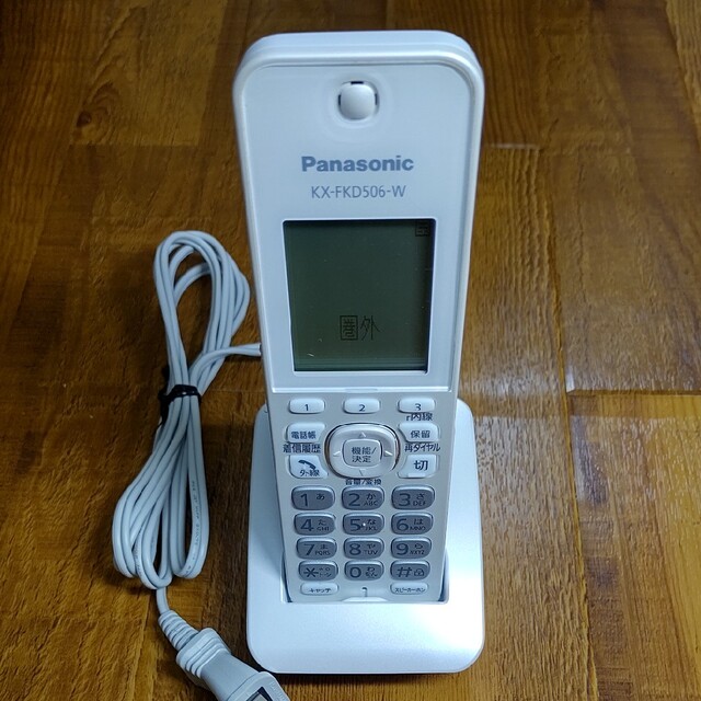 Panasonic 子機 KX-FKD506-W（パールホワイト） スマホ/家電/カメラのスマートフォン/携帯電話(その他)の商品写真