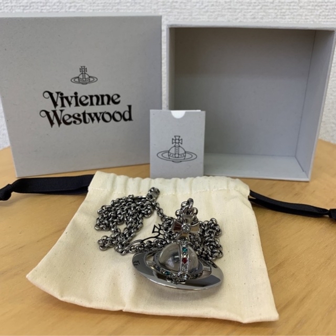 Vivienne Westwood(ヴィヴィアンウエストウッド)の【ヴィヴィアン・ウエストウッド】SMALL ORB ネックレス／ガンメタル メンズのアクセサリー(ネックレス)の商品写真