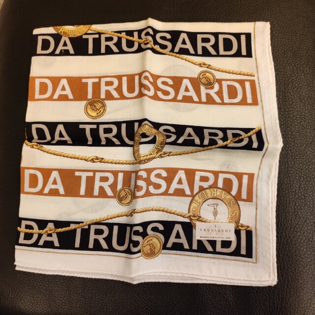 Trussardi(トラサルディ)のトラサルディ　ハンカチ✕２枚 レディースのファッション小物(ハンカチ)の商品写真