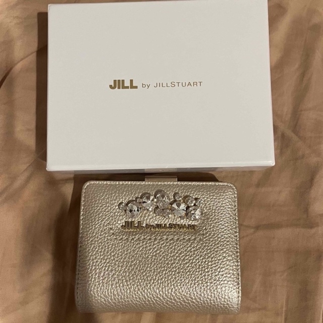 JILL by JILLSTUART(ジルバイジルスチュアート)のJILL BY JILLSTUART ビジューロイヤルウォレット財布 レディースのファッション小物(財布)の商品写真