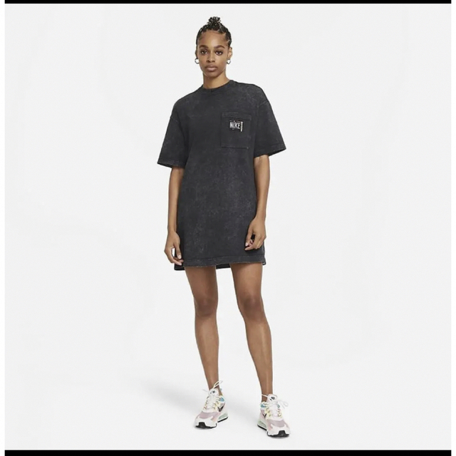 NIKE(ナイキ)の新品　ナイキ　NIKE tシャツ ワンピース　S レディースのワンピース(ひざ丈ワンピース)の商品写真