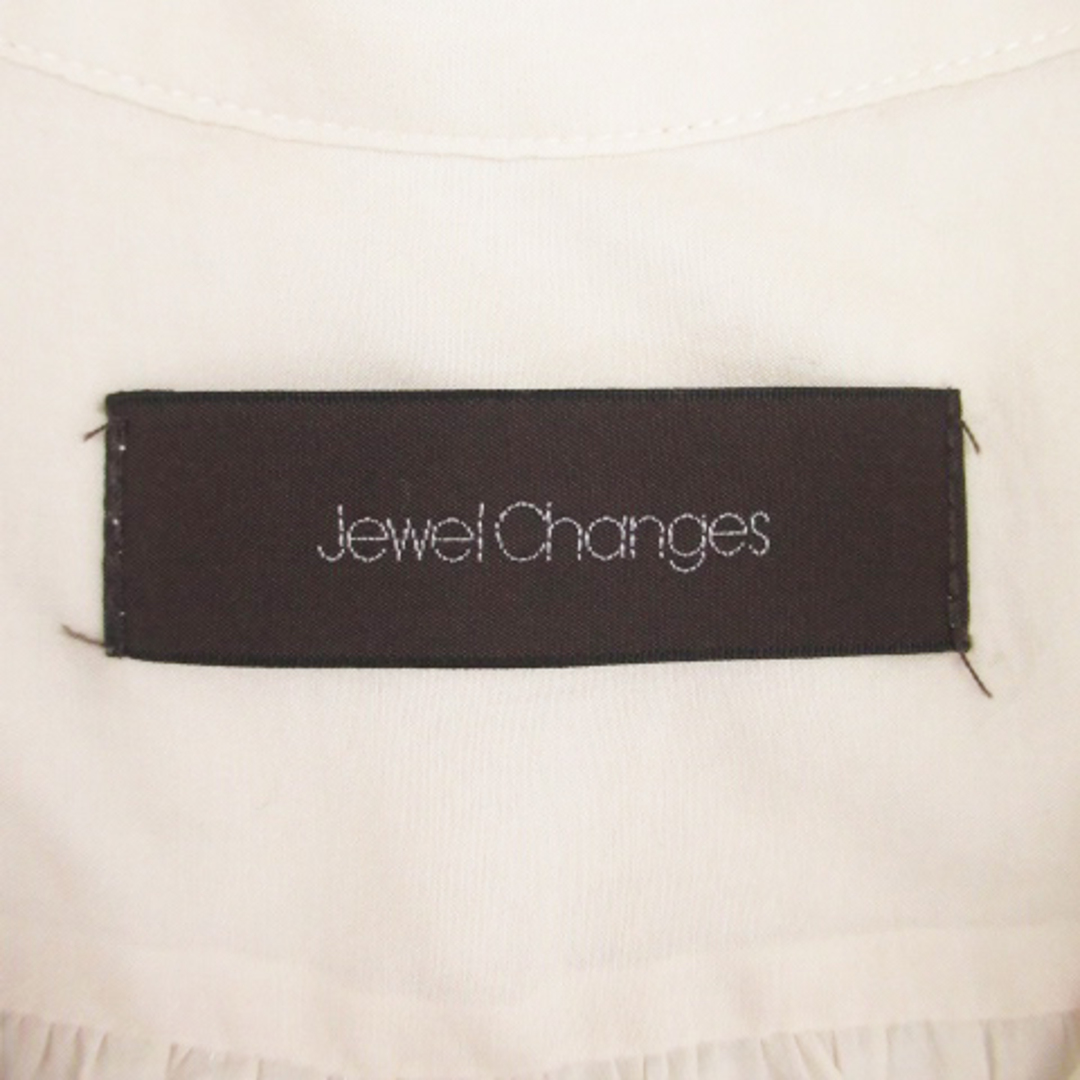 Jewel Changes(ジュエルチェンジズ)のジュエルチェンジズ アローズ シャツ ブラウス スリットネック ビーズ ベージュ レディースのトップス(シャツ/ブラウス(長袖/七分))の商品写真