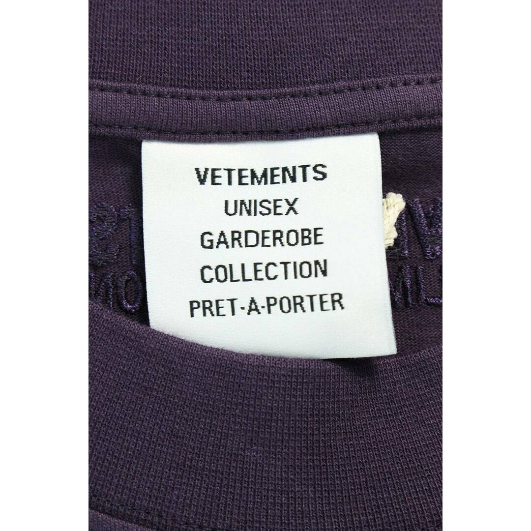 VETEMENTS(ヴェトモン)のヴェトモン  23AW  UE54TR330U PURPLE PARISロゴプリントTシャツ メンズ XS メンズのトップス(Tシャツ/カットソー(半袖/袖なし))の商品写真