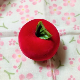 ハローキティ(ハローキティ)のハローキティーリンゴ🍎の中に〜(フィギュア)