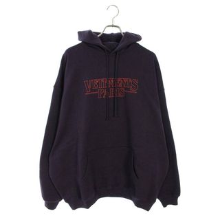 ヴェトモン(VETEMENTS)のヴェトモン  23AW  UE54HD500U PURPLE PARISロゴプリントパーカー  メンズ XS(パーカー)