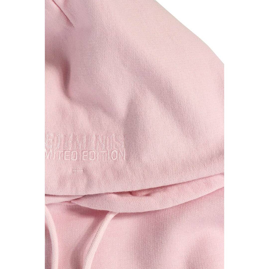 VETEMENTS(ヴェトモン)のヴェトモン  23AW  UE54HD425P BABYPINK X-SMALL刺繍パーカー メンズ XS メンズのトップス(パーカー)の商品写真