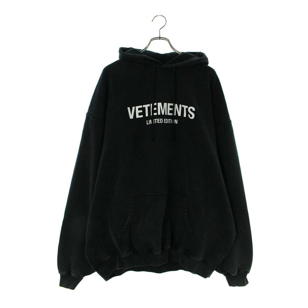 VETEMENTS(ヴェトモン)のヴェトモン  23AW  UE54HD220B BLACK ロゴエンブロイダリーパーカー メンズ S メンズのトップス(パーカー)の商品写真