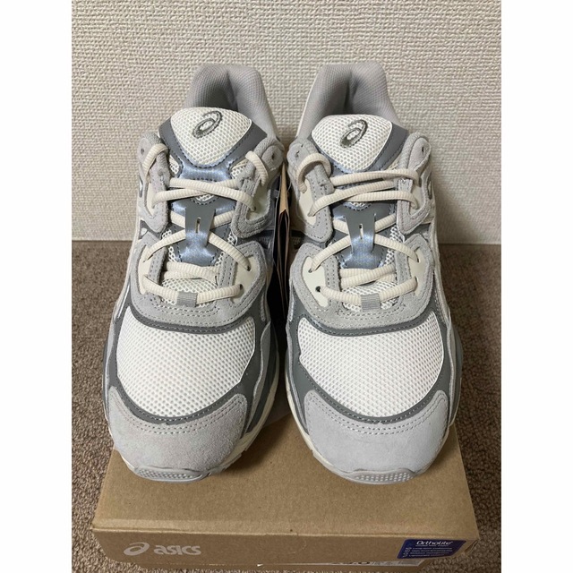 asics(アシックス)の29.0cm  asics GEL-NYC CREAM/OYSTER GREY メンズの靴/シューズ(スニーカー)の商品写真