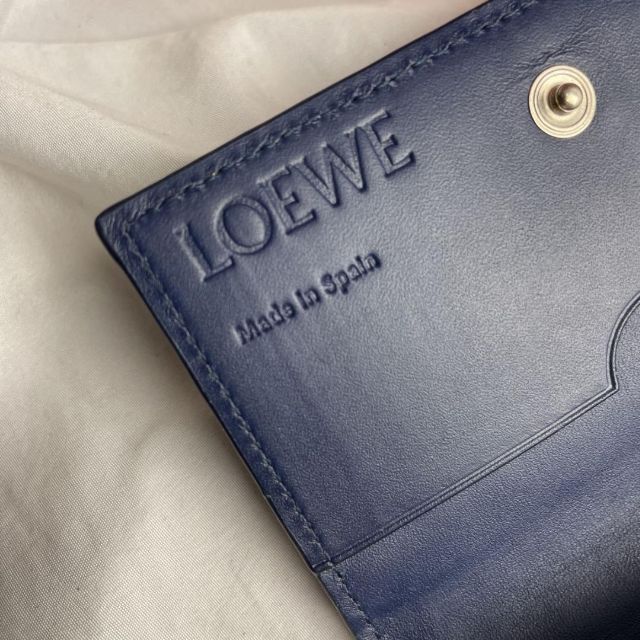 LOEWE(ロエベ)のLOEWE 名刺入れ カードカード　定期　　レザー　アナグラム　ワンポイント レディースのファッション小物(名刺入れ/定期入れ)の商品写真