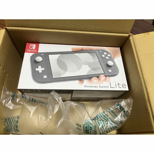 Nintendo Switch(ニンテンドースイッチ)のSwitchライト グレー エンタメ/ホビーのゲームソフト/ゲーム機本体(携帯用ゲーム機本体)の商品写真