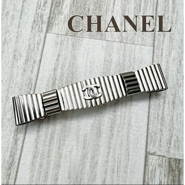 CHANEL(シャネル)のシャネル CHANEL バレッタ ヘアアクセサリー リボンモチーフ B16 S レディースのヘアアクセサリー(バレッタ/ヘアクリップ)の商品写真