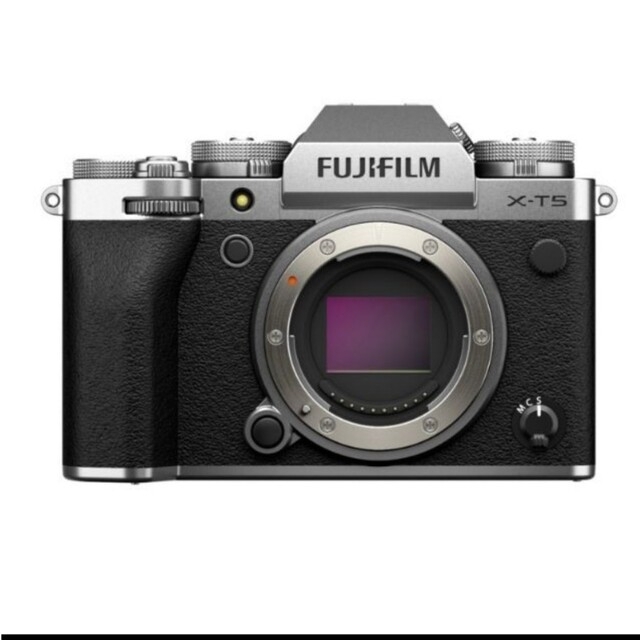 ミラーレス一眼新品  未開封フジフィルムFUJIFILM X-T5  ボディ　シルバー