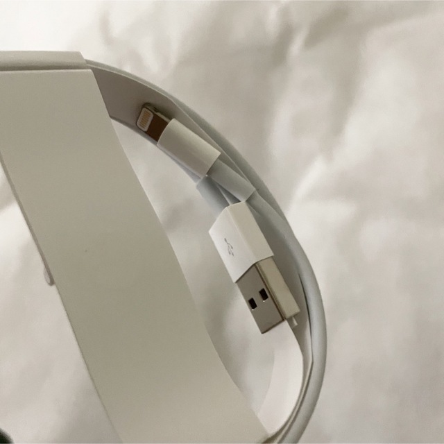 Apple(アップル)のApple USB-C - Lightningケーブル スマホ/家電/カメラのスマートフォン/携帯電話(バッテリー/充電器)の商品写真
