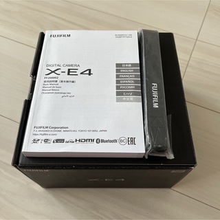 フジフイルム(富士フイルム)のFUJIFILM X-E4 シルバーの化粧箱(その他)