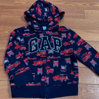 ギャップ(GAP)のGAP 消防車デザイン裏起毛パーカー　100(ジャケット/上着)