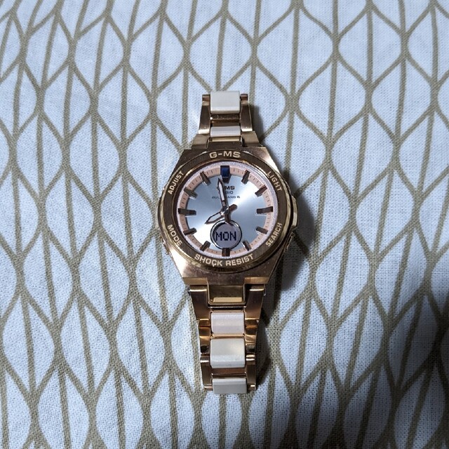 Baby-G(ベビージー)の電波ソーラー　腕時計　CASIO Baby-G msg-w200cg　ゴールド レディースのファッション小物(腕時計)の商品写真
