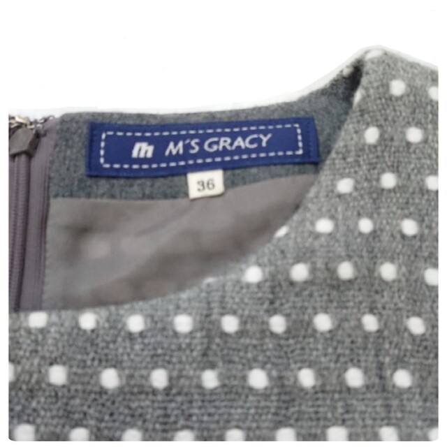 M'S GRACY(エムズグレイシー)のエムズグレイシー ドット柄 ワンピース サイズ36 グレー ベルト付 レディースのワンピース(ひざ丈ワンピース)の商品写真