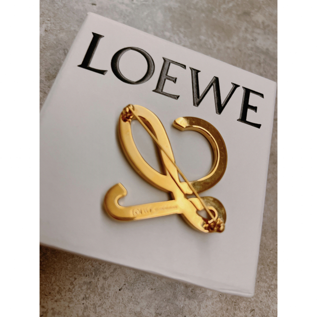 クーポンで半額☆2280円! 【超希少】LOEWE ロエベ パールイニシャル