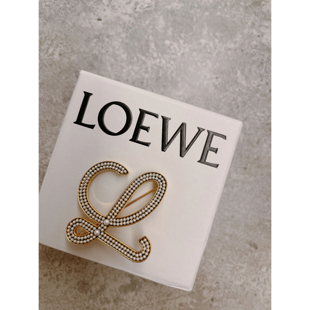 クーポンで半額☆2280円! 【超希少】LOEWE ロエベ パールイニシャル
