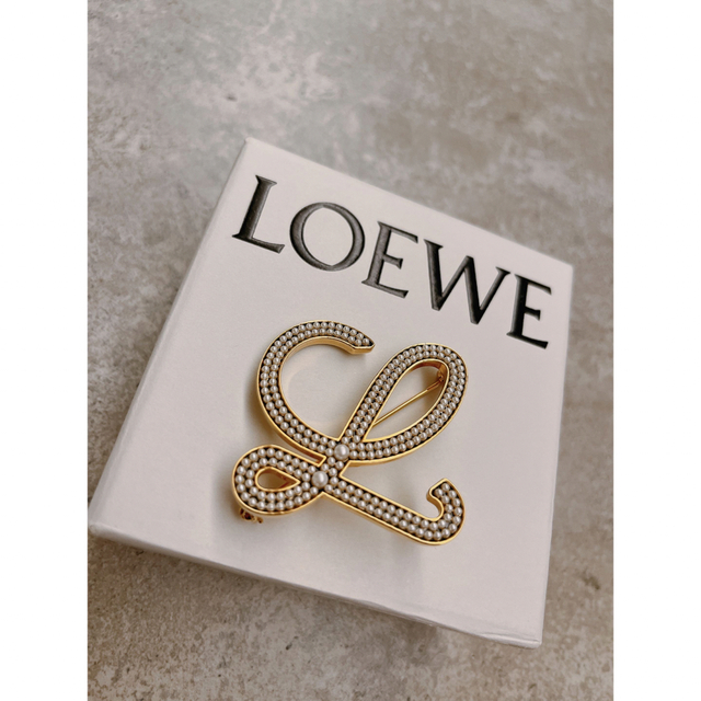 クーポンで半額☆2280円! 【超希少】LOEWE ロエベ パールイニシャル