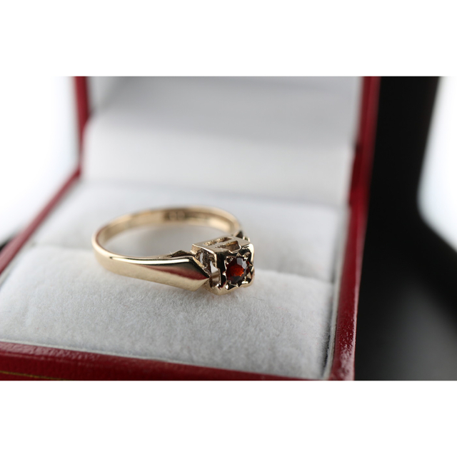 ゴールド リング 指輪 英国 レディース 天然 ガーネット 保証 鑑定 J92 レディースのアクセサリー(リング(指輪))の商品写真