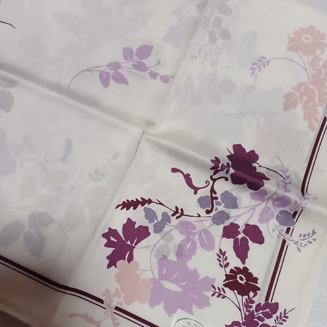 LAURA ASHLEY(ローラアシュレイ)の値下げ📌ローラアシュレイ☆大判ハンカチーフ58×58🌼 レディースのファッション小物(ハンカチ)の商品写真