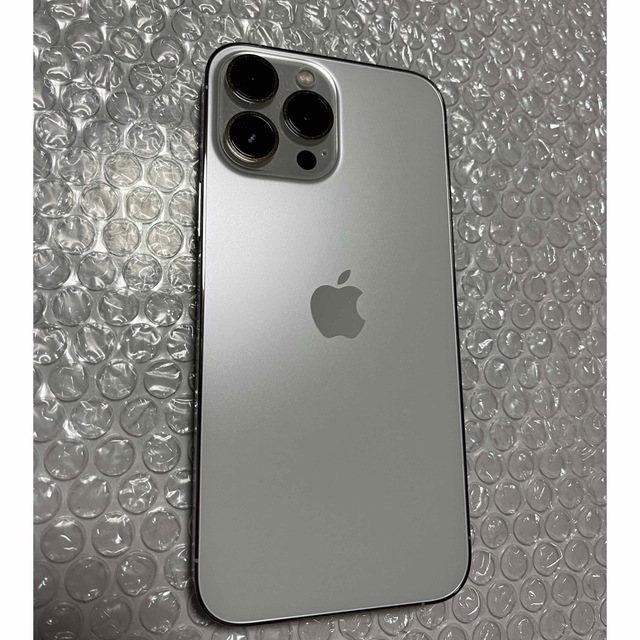 Apple(アップル)のiphone13 pro max 128gb Silver simフリー スマホ/家電/カメラのスマートフォン/携帯電話(スマートフォン本体)の商品写真