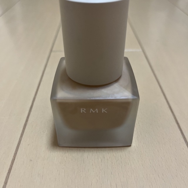 RMK(アールエムケー)のRMK リキッドファンデーション102 30ml コンシーラー コスメ/美容のベースメイク/化粧品(ファンデーション)の商品写真