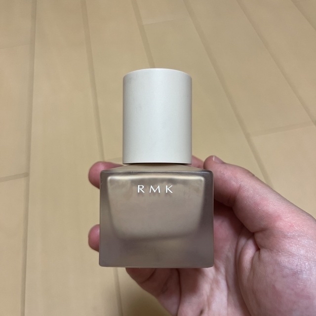 RMK(アールエムケー)のRMK リキッドファンデーション102 30ml コンシーラー コスメ/美容のベースメイク/化粧品(ファンデーション)の商品写真