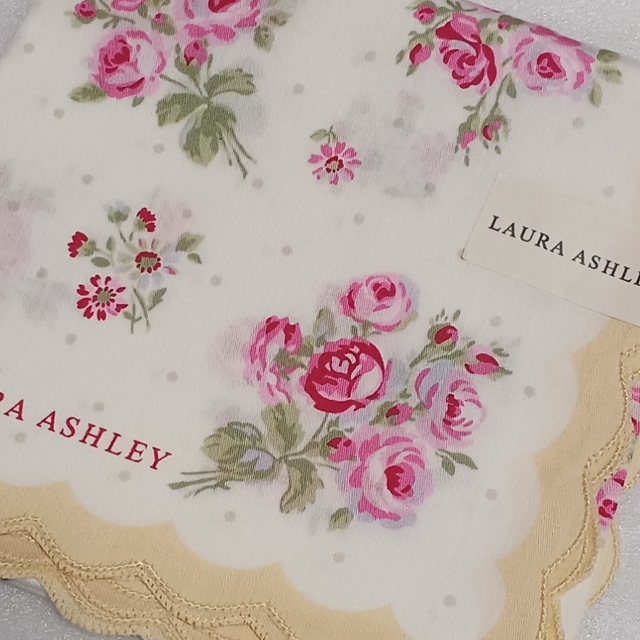 LAURA ASHLEY(ローラアシュレイ)の値下げ📌ローラアシュレイ☆大判ハンカチーフ58×58🌼 レディースのファッション小物(ハンカチ)の商品写真