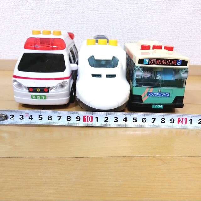 ミミ様専用　　　　【音が出る乗り物】救急車・のぞみ・バス エンタメ/ホビーのおもちゃ/ぬいぐるみ(ミニカー)の商品写真