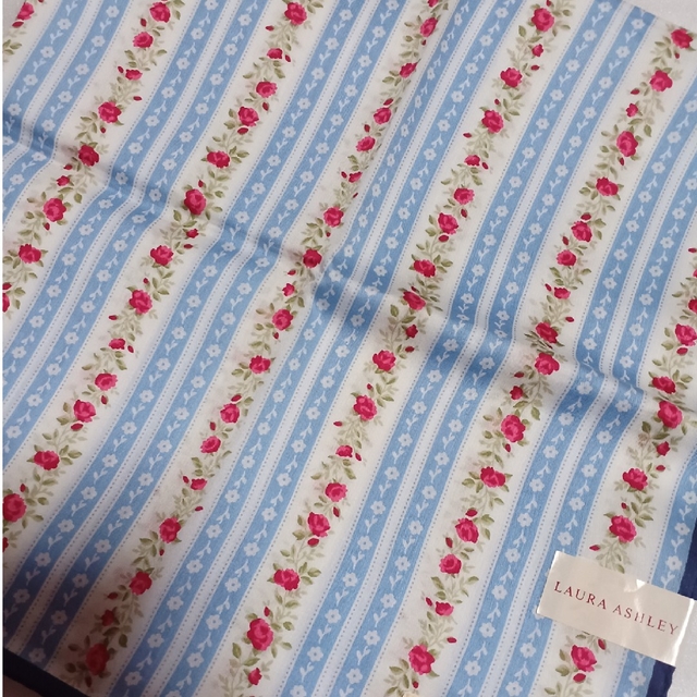 LAURA ASHLEY(ローラアシュレイ)の値下げ📌ローラアシュレイ☆大判ハンカチーフ58×58🌹 レディースのファッション小物(ハンカチ)の商品写真