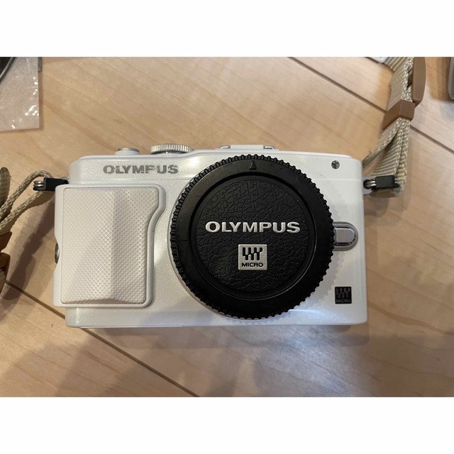 OLYMPUS - OLYMPUS E-PL6 E-PL6 ダブルズームキット WHITEの通販 by て
