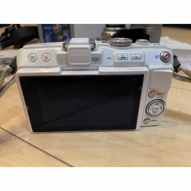OLYMPUS - OLYMPUS E-PL6 E-PL6 ダブルズームキット WHITEの通販 by て