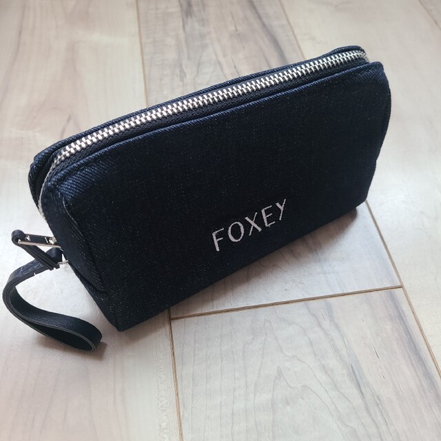 FOXEY(フォクシー)の新品未使用品🌹FOXEYノベルティ デニムポーチ レディースのファッション小物(ポーチ)の商品写真