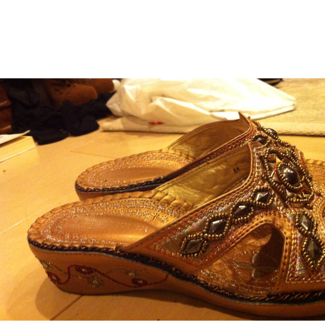 ビジューエスニックゴールドサンダル レディースの靴/シューズ(サンダル)の商品写真