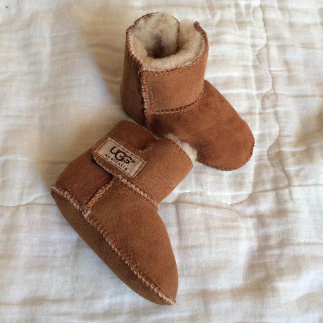 UGG(アグ)のUGG ベビーブーツ キッズ/ベビー/マタニティのベビー靴/シューズ(~14cm)(ブーツ)の商品写真