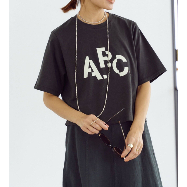 IENA(イエナ)のIENA ＊ A.P.C 別注 DECALEプリントTシャツ レディースのトップス(Tシャツ(半袖/袖なし))の商品写真