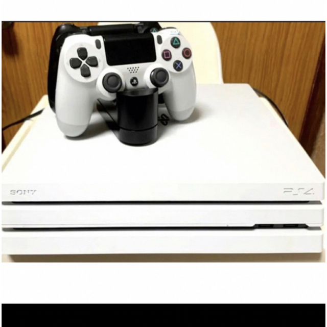 PlayStation4(プレイステーション4)のPlayStation 4 pro white 1TB エンタメ/ホビーのゲームソフト/ゲーム機本体(家庭用ゲーム機本体)の商品写真