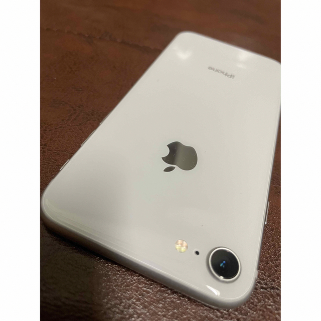 iPhone(アイフォーン)の【美品】iPhone8 シルバー 64GB simフリー スマホ/家電/カメラのスマートフォン/携帯電話(スマートフォン本体)の商品写真